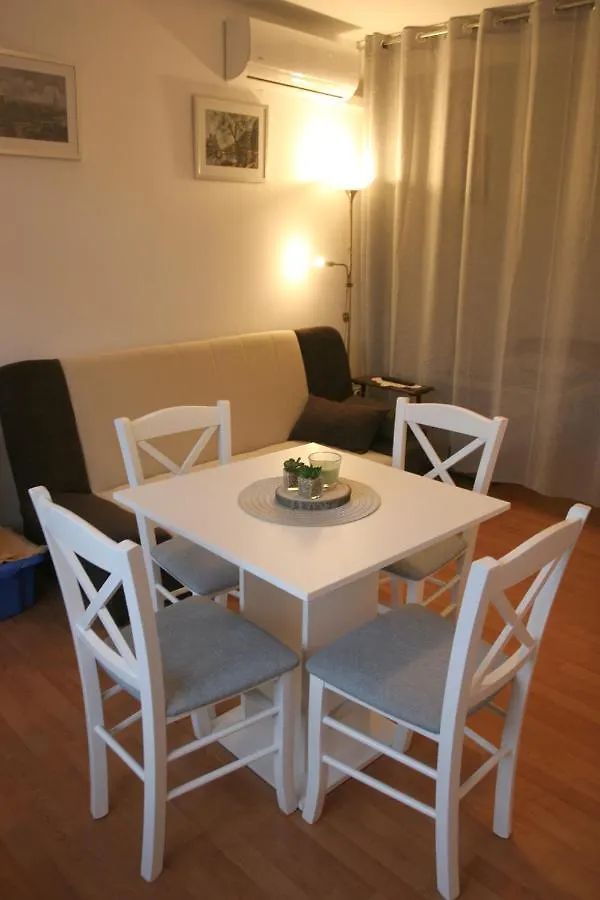 Πανσιόν Studio Apartman Maria Čavle