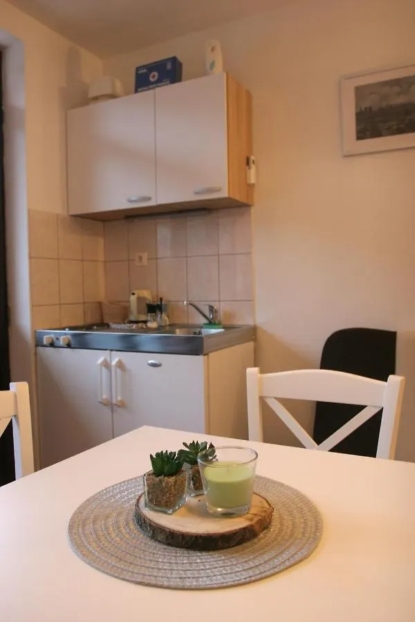 Πανσιόν Studio Apartman Maria Čavle